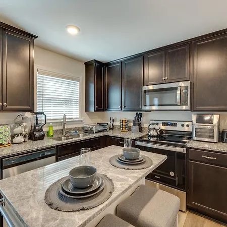 Pet-Friendly Home Spacious Yard And Community Perks